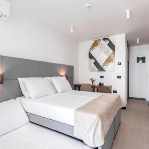 Zimmer mit Kingsize-Bett